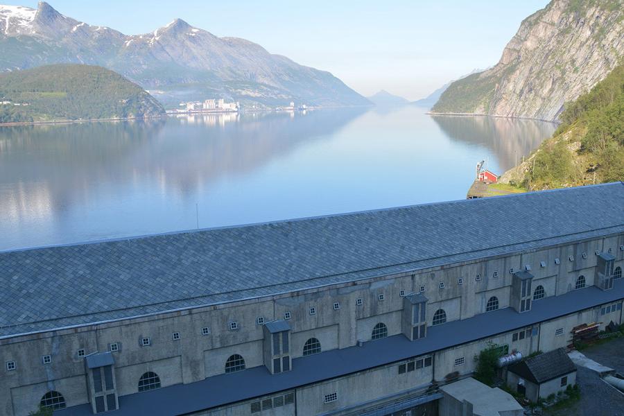 格隆峡湾发电厂 and view of Glomfjord